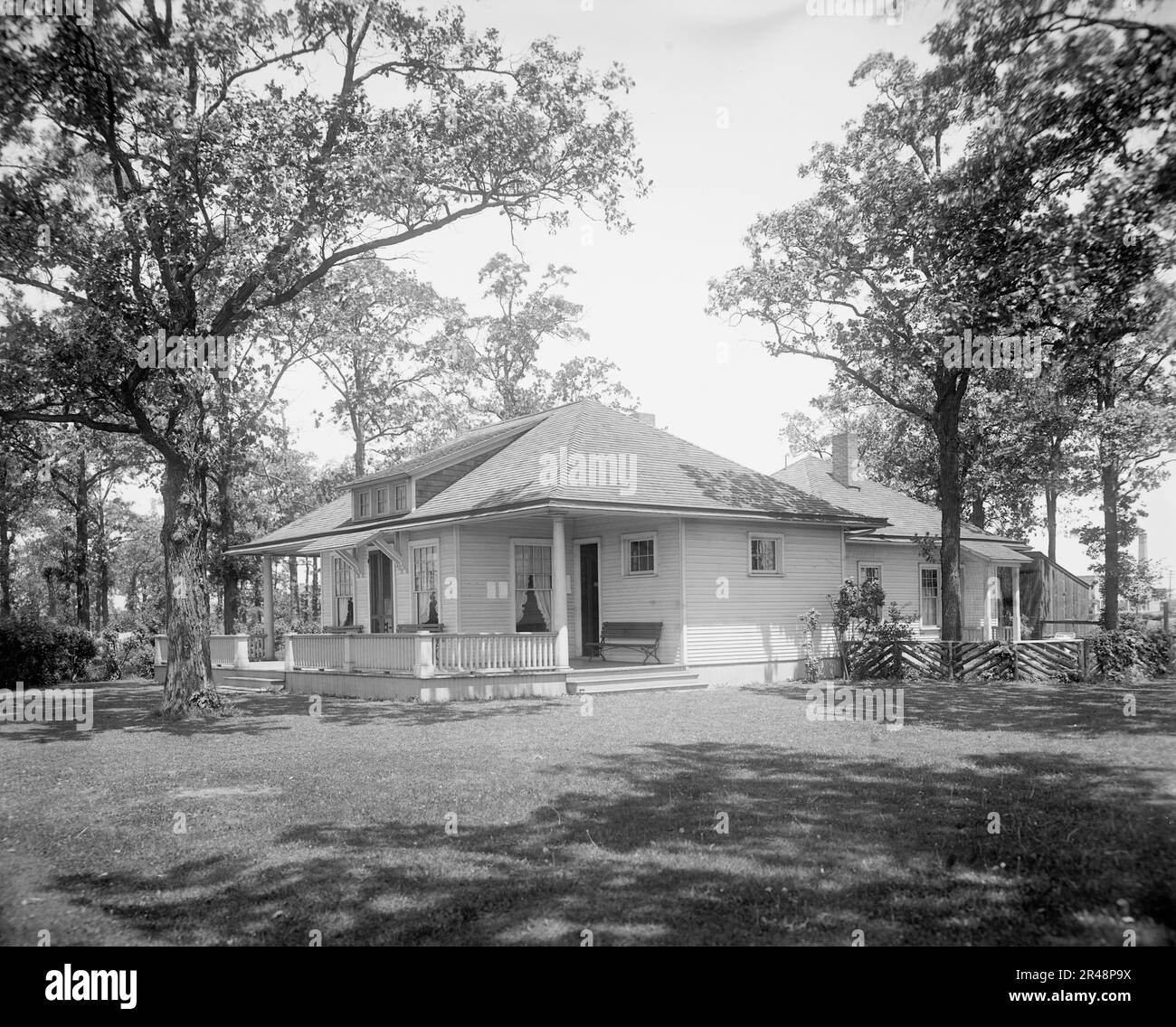 Country club, rear view, Walkerville, Ont., between 1905 and 1915. Stock Photo