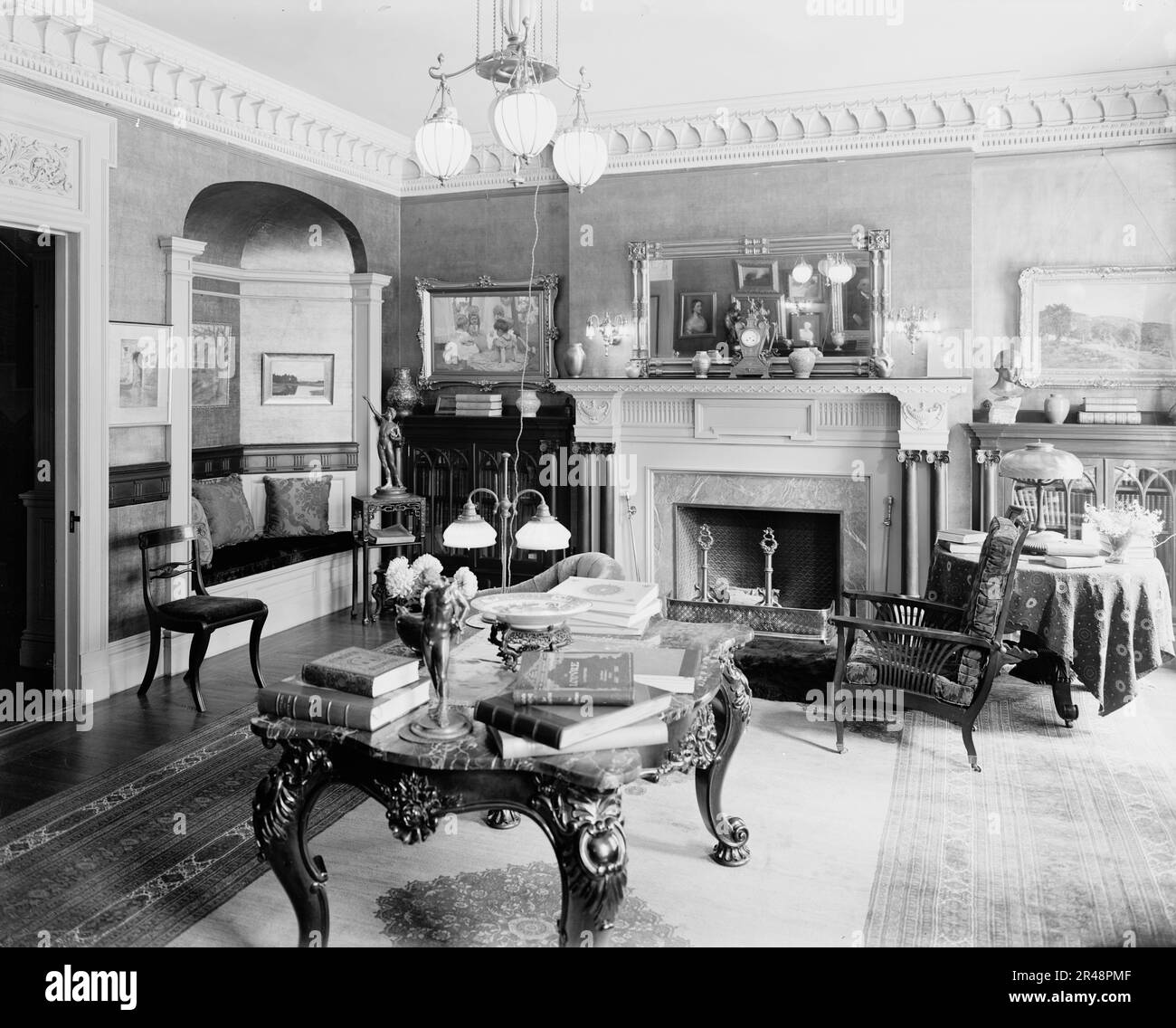 Library, four-story townhouse, possibly New York, N.Y., between 1900 and 1905. Stock Photo