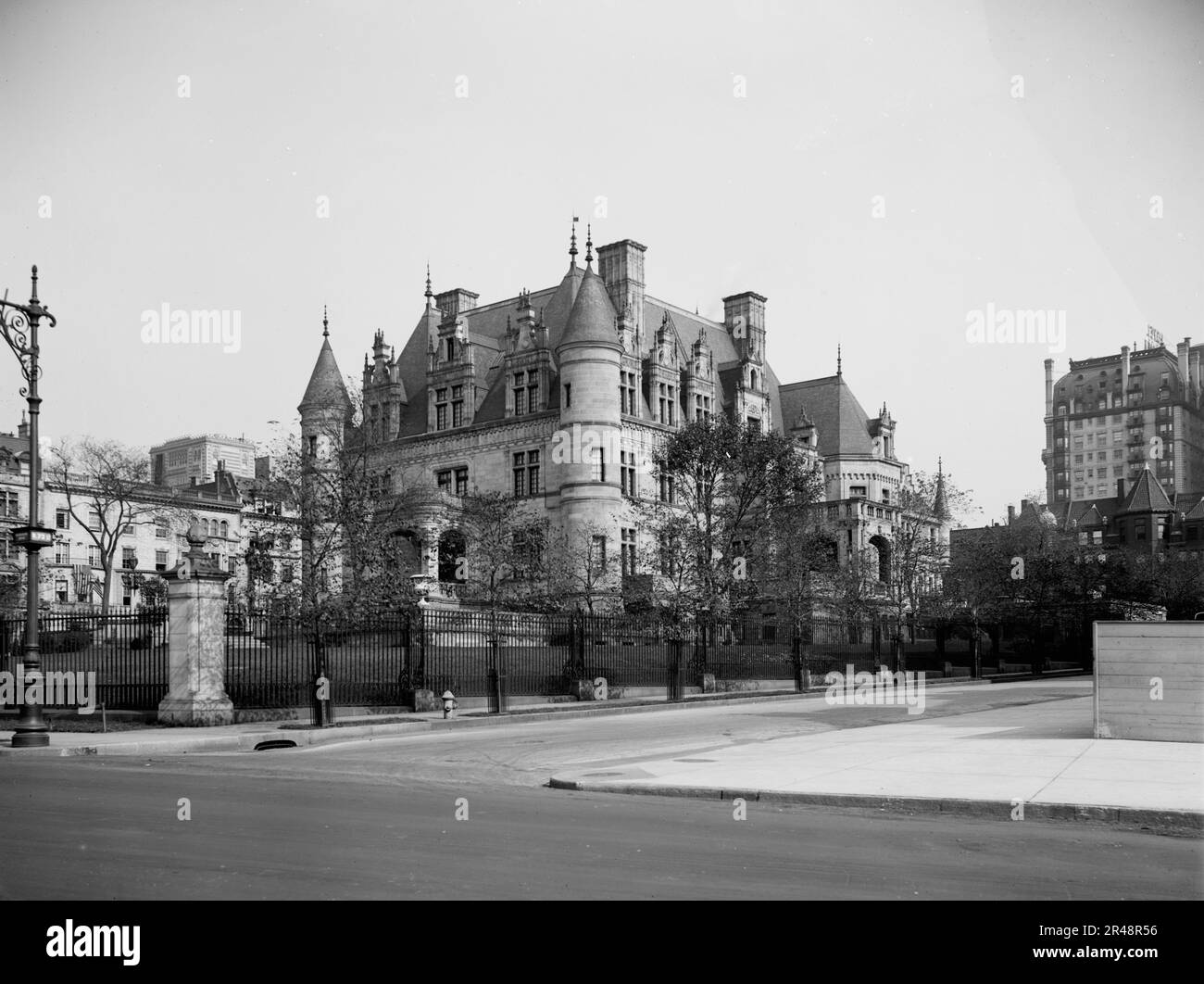 A Riverside Drive residence, New York, C.M. Schwab residence, between 1910 and 1920. Stock Photo