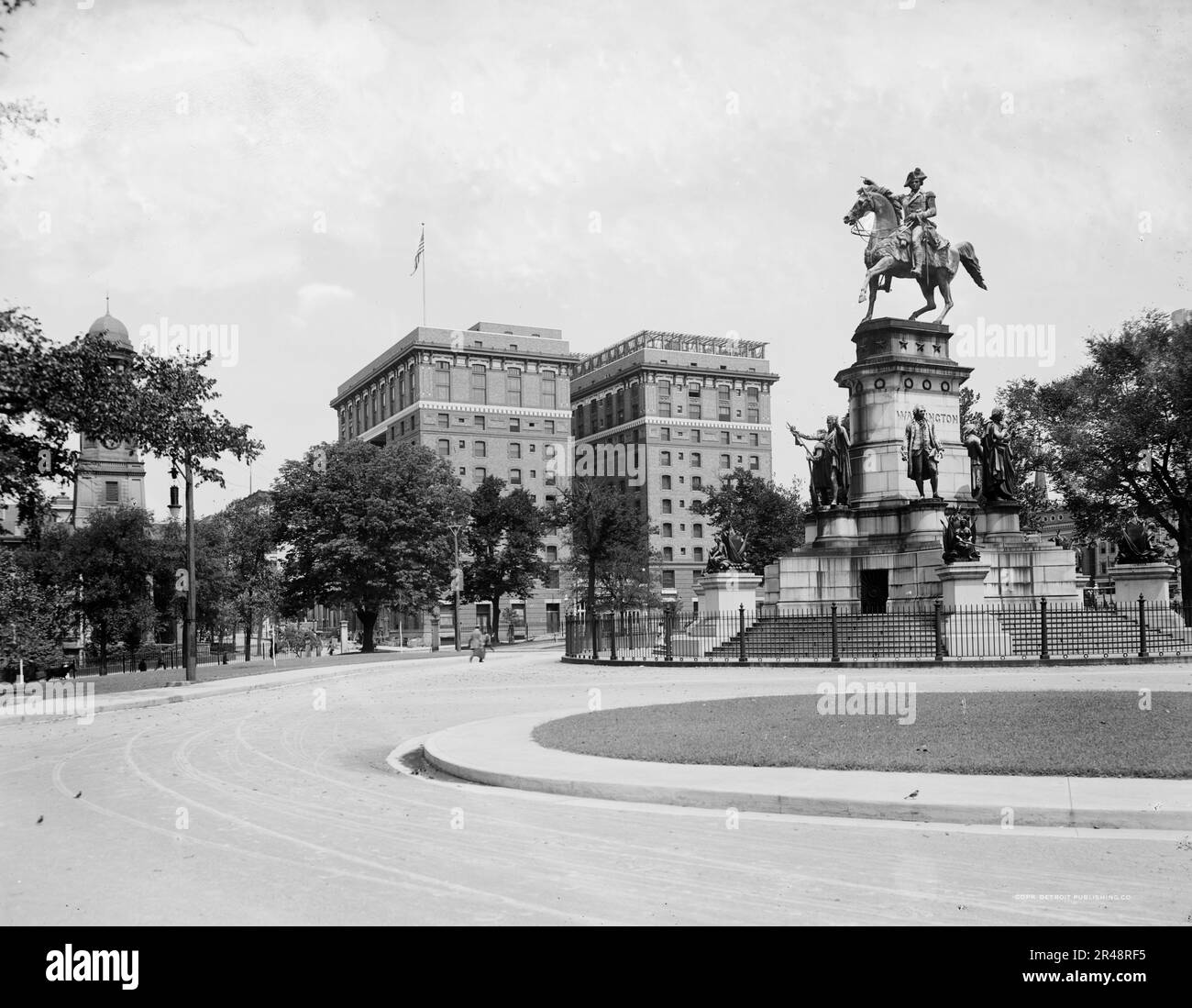 Hotel Richmond from the Capitol, Richmond, Va., c.between 1910 and 1920. Capitol Square and Washington Monument in foreground. Stock Photo