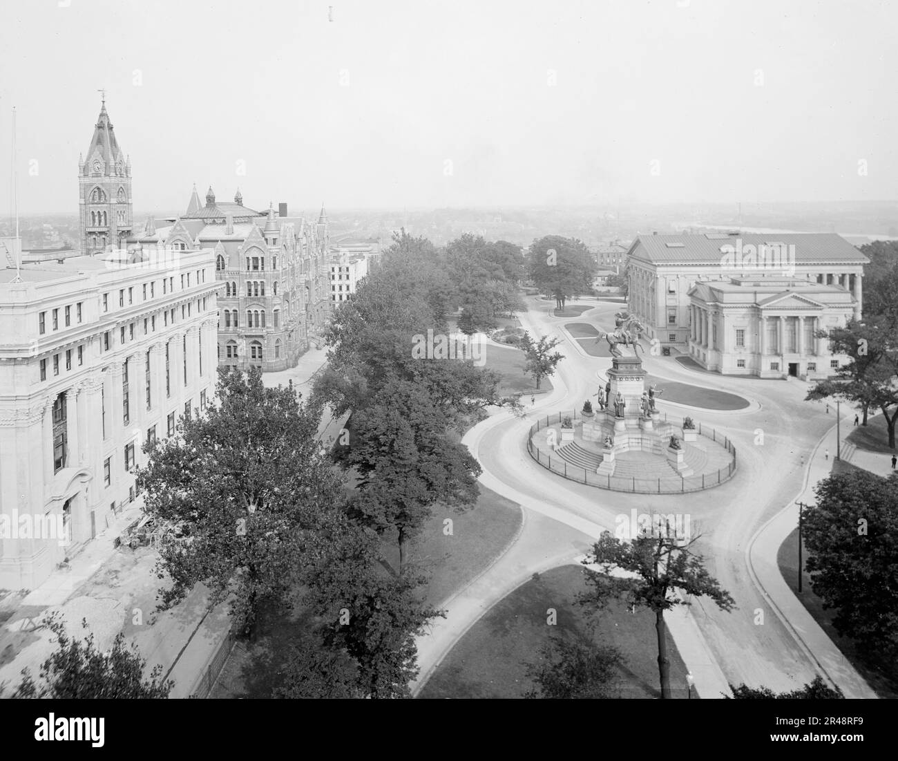 East from Hotel Richmond, Richmond, Va., c.between 1910 and 1920. Capitol Square in foreground; City Hall on left, Capitol on right. Stock Photo