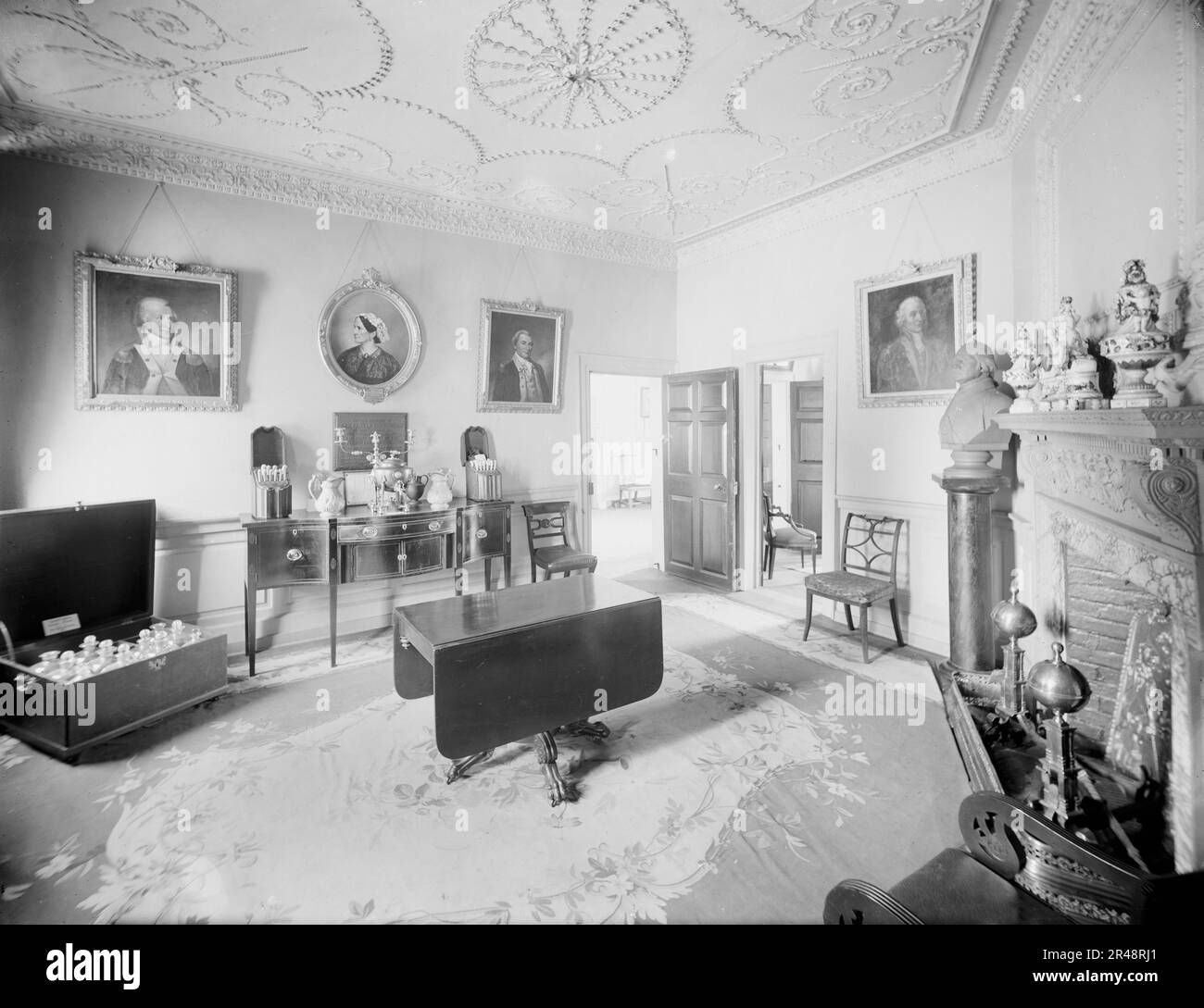 wealthy-family-portrait-1920-black-and-white-stock-photos-images-alamy
