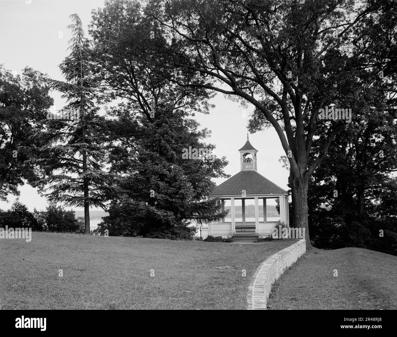 Summer house at Mt. Vernon, c.between 1910 and 1920 Stock Photo Alamy