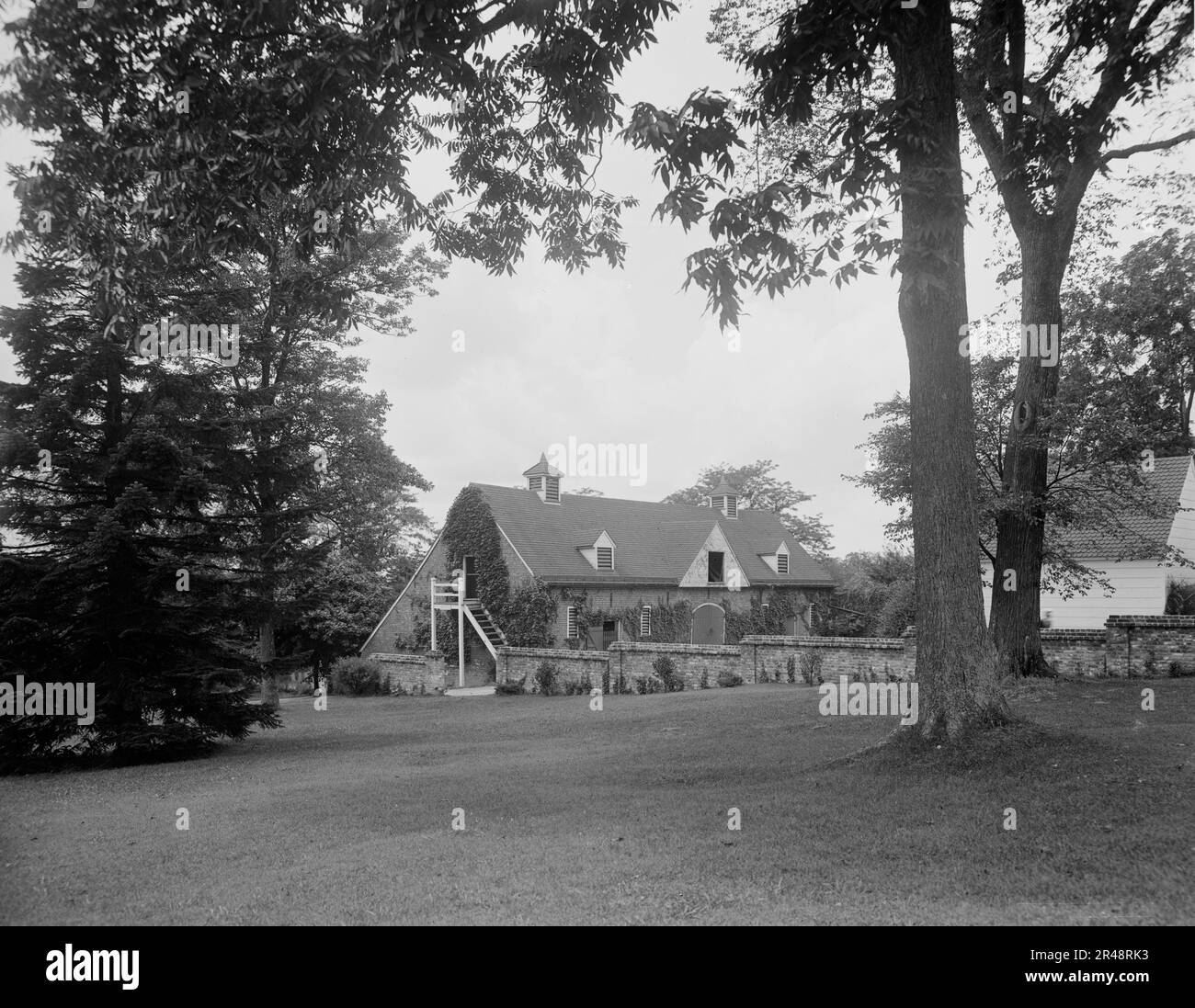 The Old barn at Mt. Vernon, c.between 1910 and 1920 Stock Photo Alamy