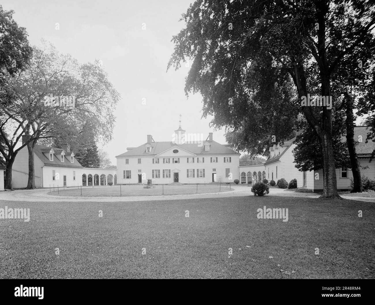 West view of the mansion at Mt. Vernon, c.between 1910 and 1920 Stock