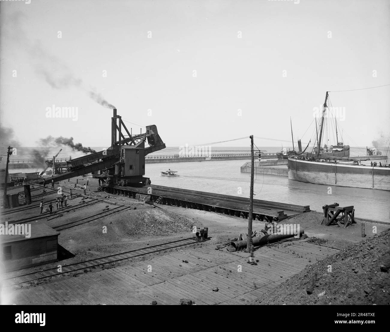 Coal dumping machine, Ashtabula, Ohio, ca 1900. Stock Photo