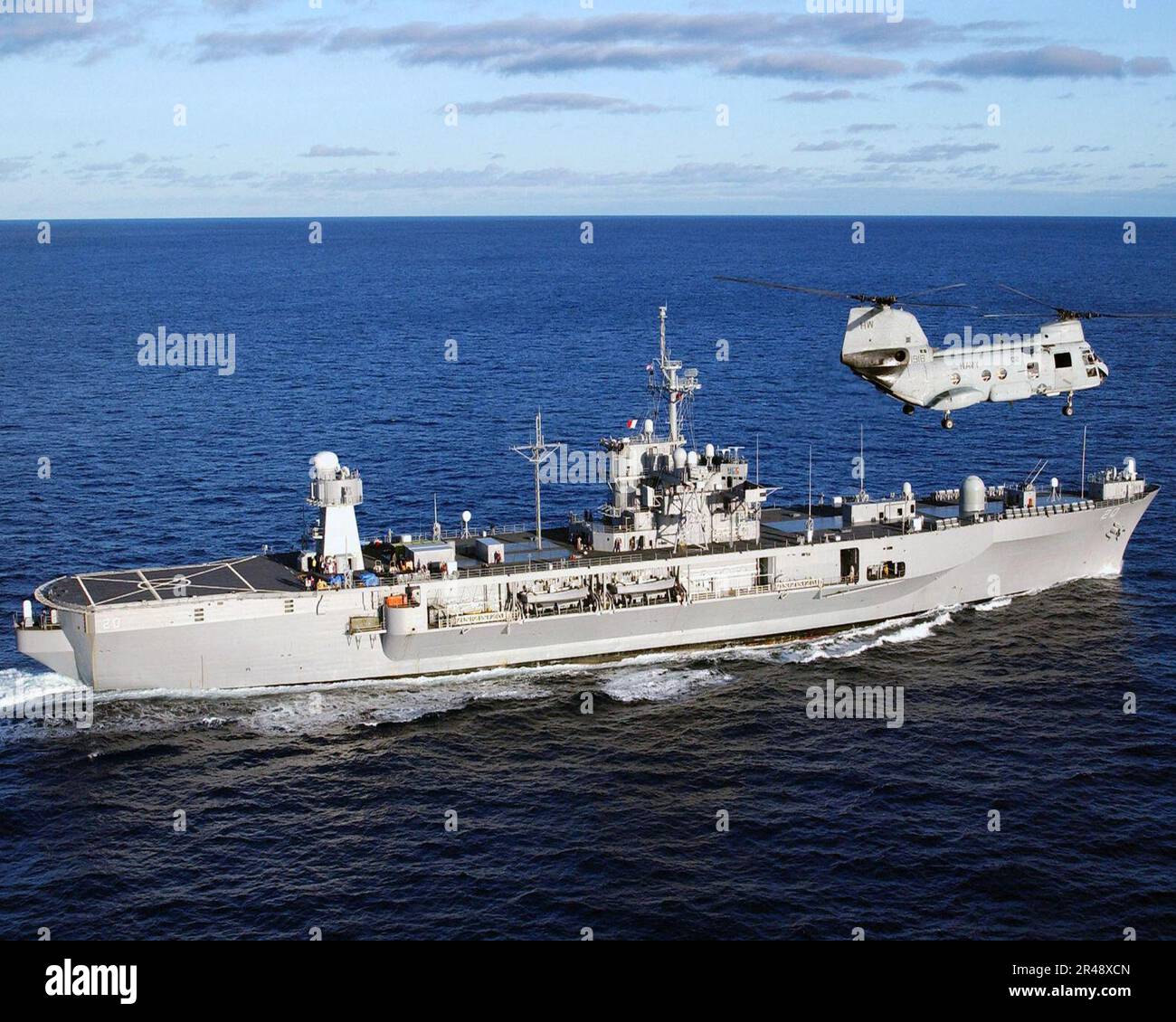 US Navy The amphibious command ship USS Mount Whitney (LCC 20) underway ...