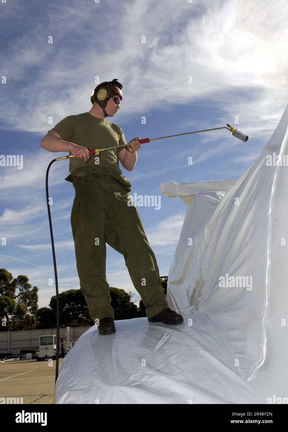 US Navy Sgt. from Marine Medium Helicopter Squadron Three Six Four (HMM ...