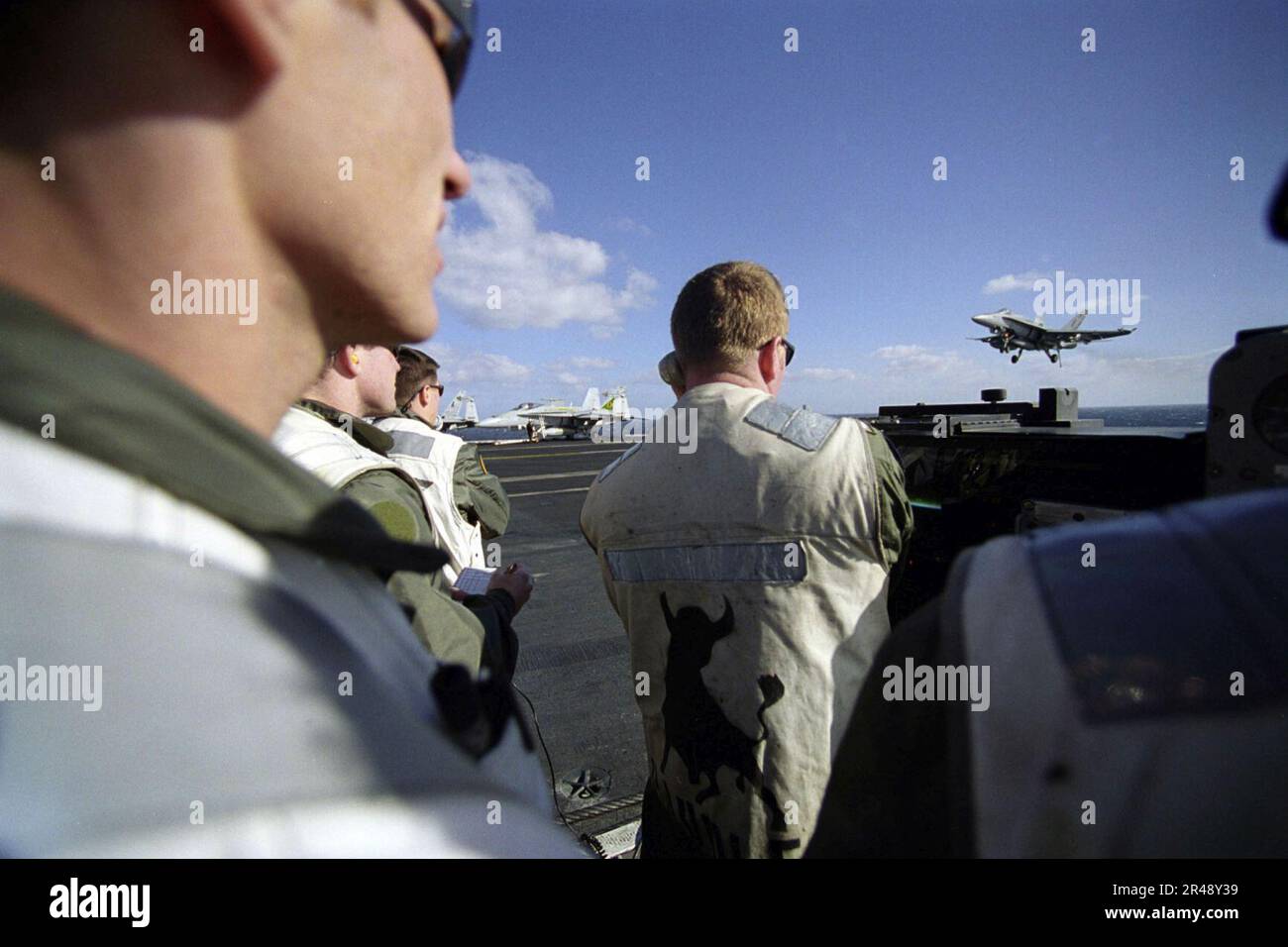 US Navy The Landing Signaling Officer (LSO Stock Photo Alamy