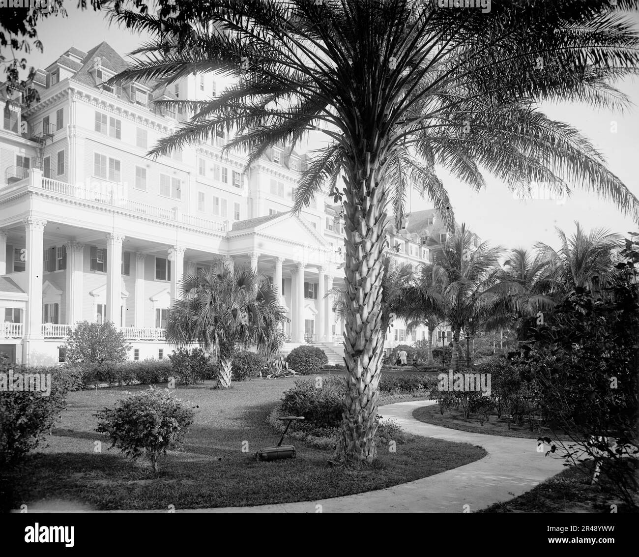 The Royal Poinciana Hotel, entrance, Palm Beach, Fla., 1902. Stock Photo