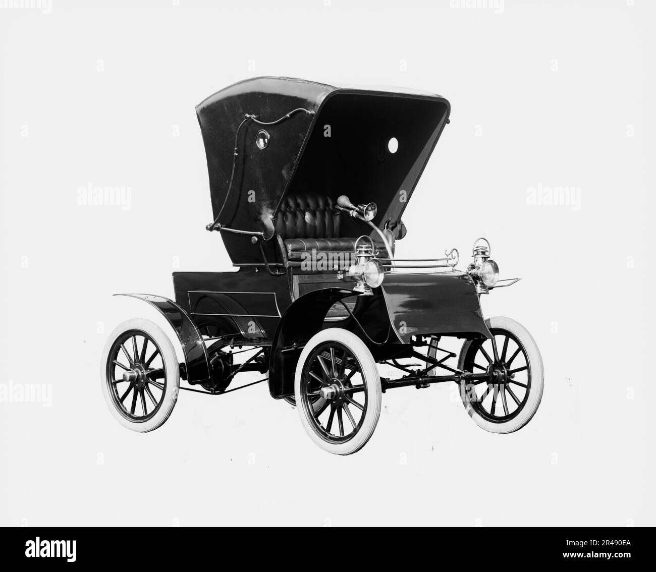 Northern Manufacturing Company automobile, frontquarter view with top