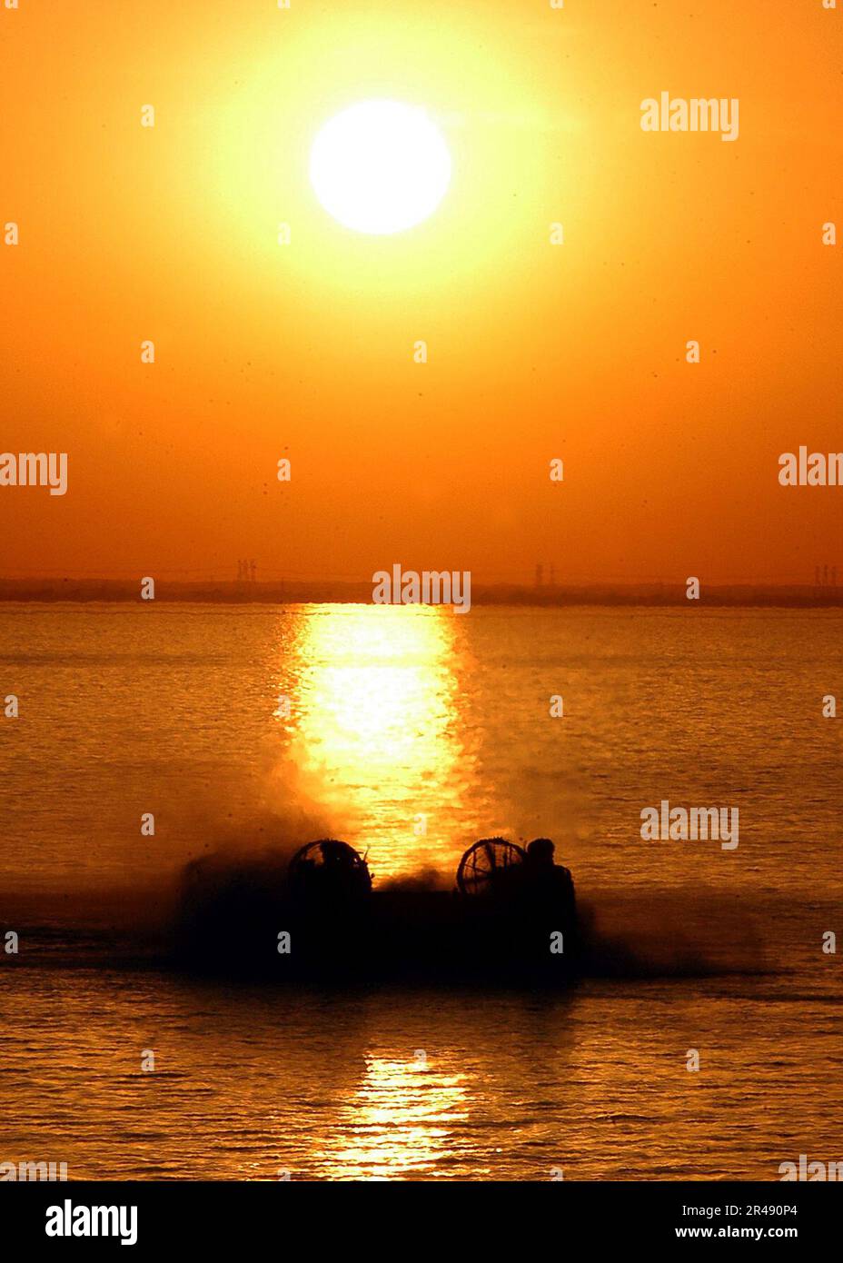 US Navy LCAC returns to ship Stock Photo - Alamy