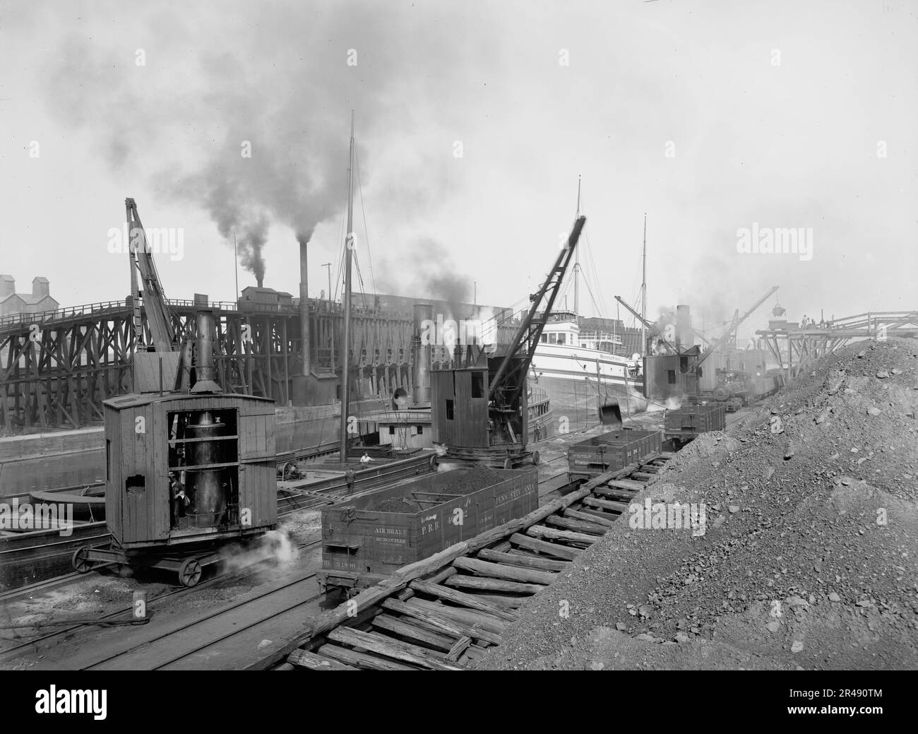 Erie railroad Black and White Stock Photos & Images - Alamy