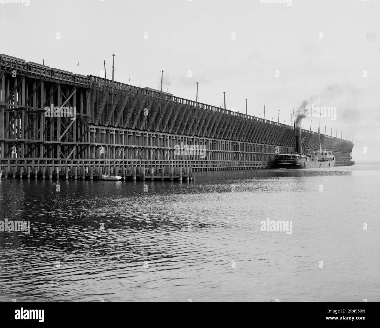 Presque Isle ore docks, Marquette, Mich., (1905 Stock Photo Alamy