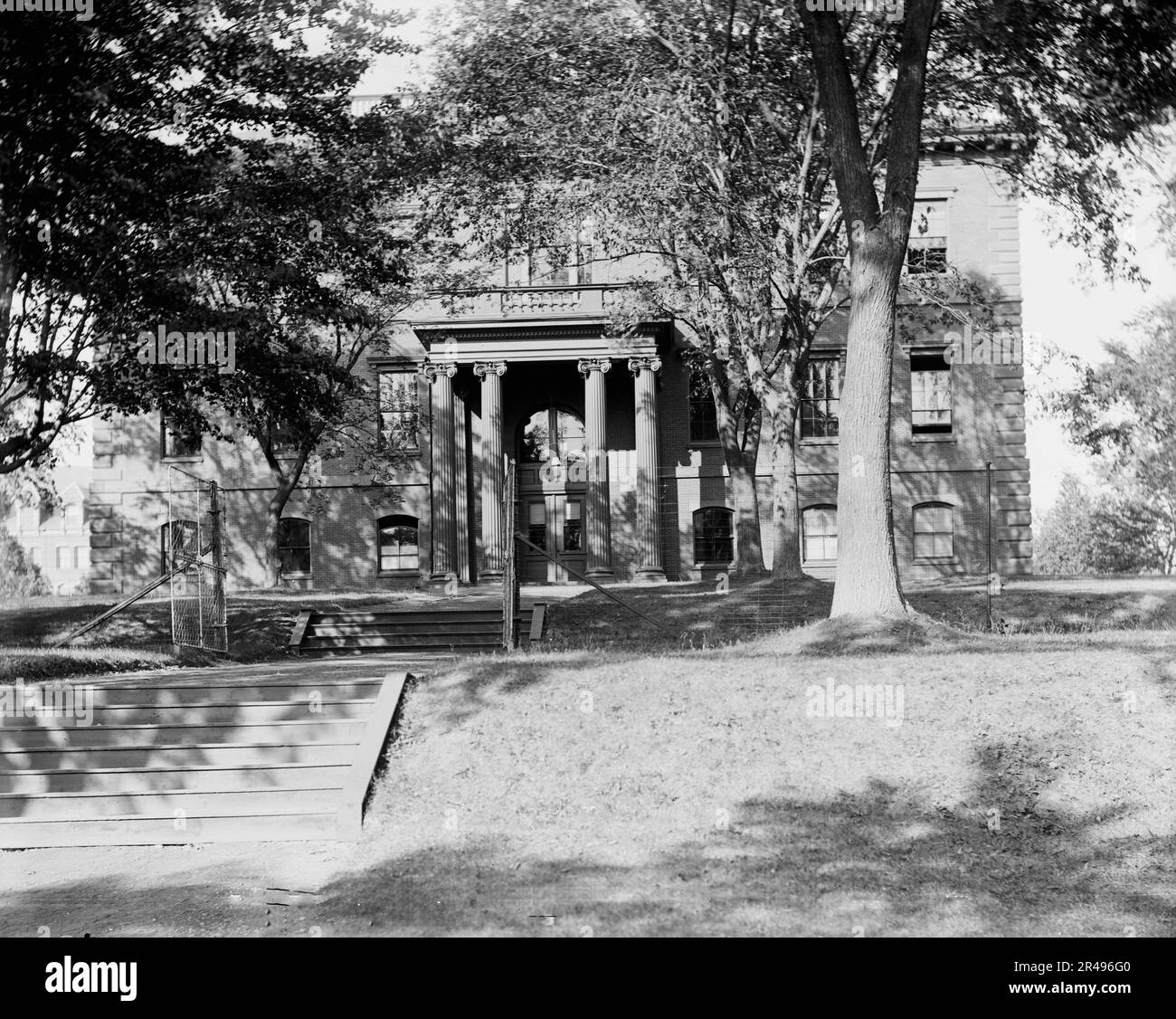 Tufts university building hires stock photography and images Alamy