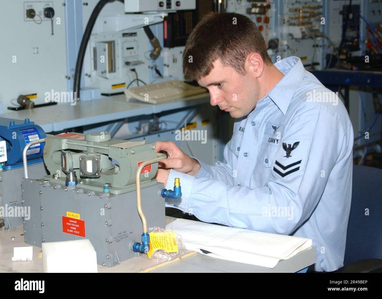 US Navy Aviation Electronic Technician Stock Photo Alamy us-navy-aviation-electronic-technician-stock-photo-alamy