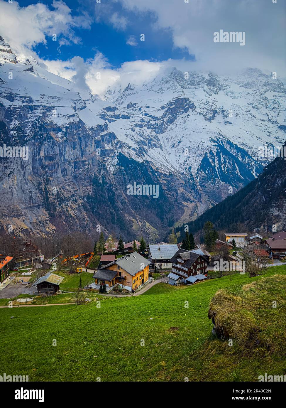 Picturesque rural village nestled foot hi-res stock photography and ...