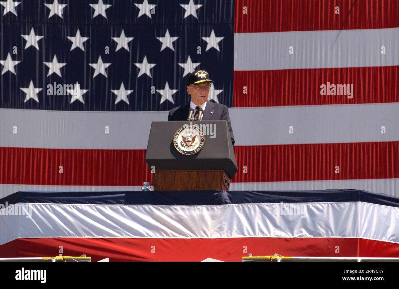 US Navy Senator John Warner of Virginia, addresses a distinguished audience at the commissioning ceremony of the Navy's newest Nimitz-class nuclear powered aircraft carrier USS Ronald Reagan (CVN 76) Stock Photo