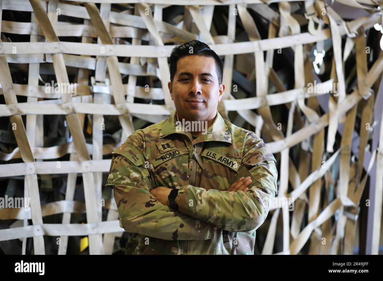 Movement Control Team Structure Capt. Rick Romo, Commander of the 554th Movement Control Team (MCT ...