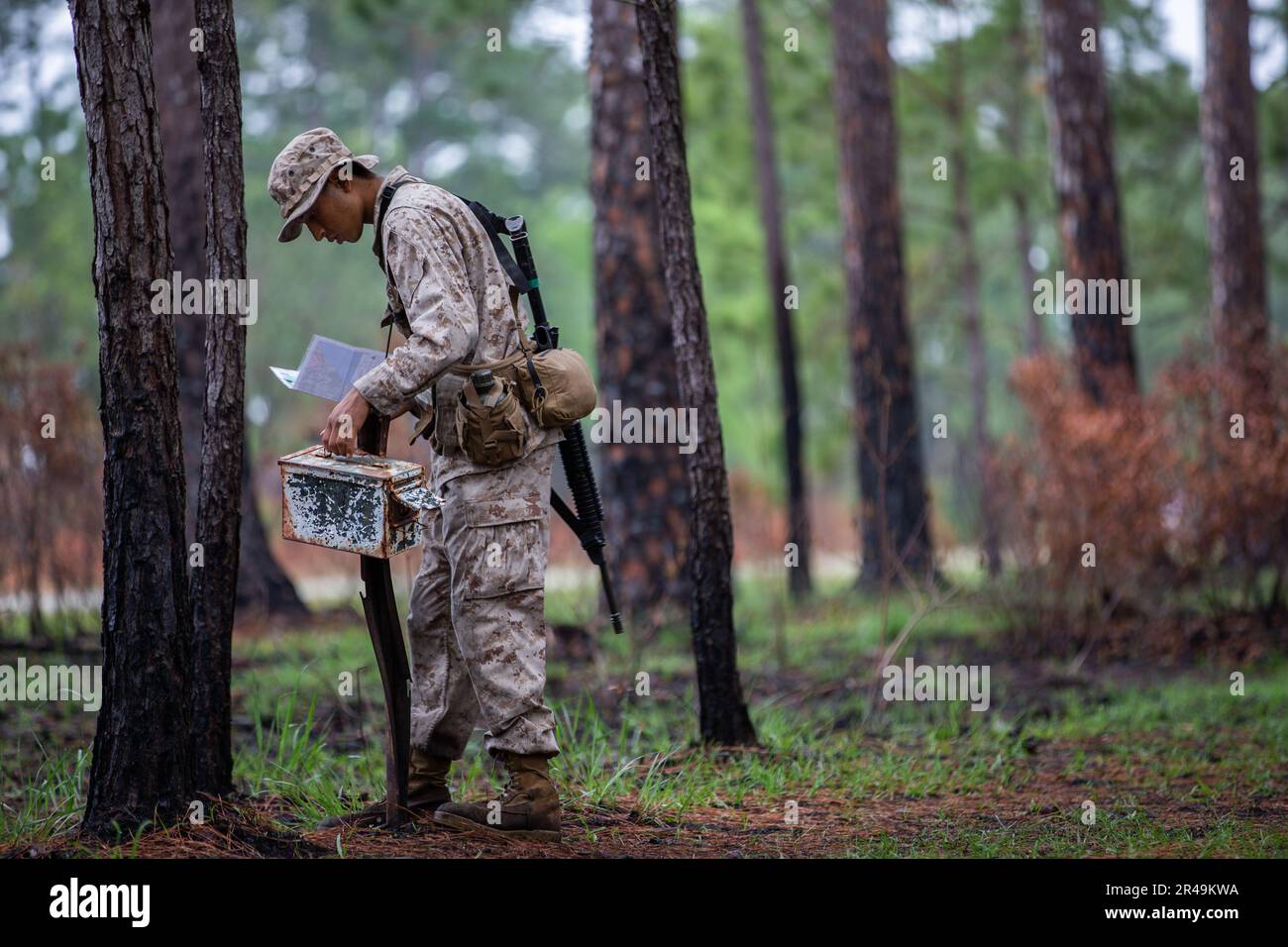 Usmc Rss Map A U.S. Marine Corps recruit from Hotel Company, 2nd Recruit Training ...