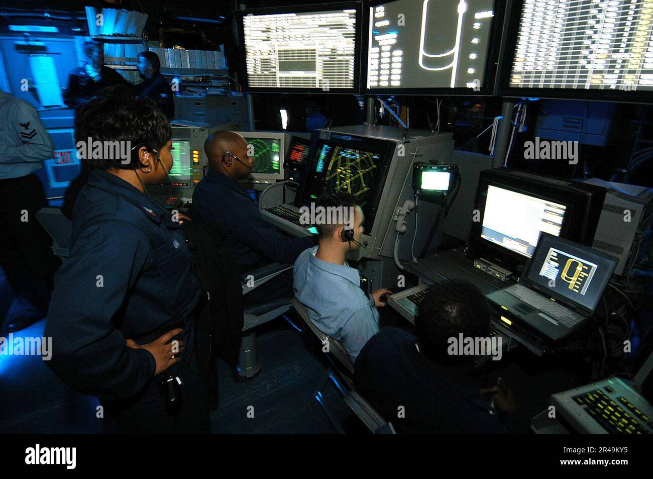 US Navy Air Traffic Controllers man the Carrier Air Traffic Control Center (CATCC) during flight operations aboard USS George Washington (CVN 73) Stock Photo