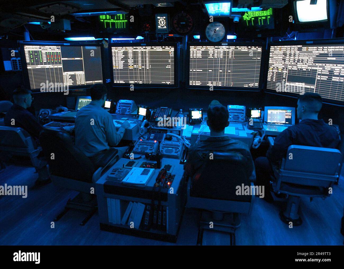 US Navy Air Traffic Controllers stand watch in the Carrier Air Traffic Control Center (CATCC) aboard USS George Washington (CVN 73) Stock Photo