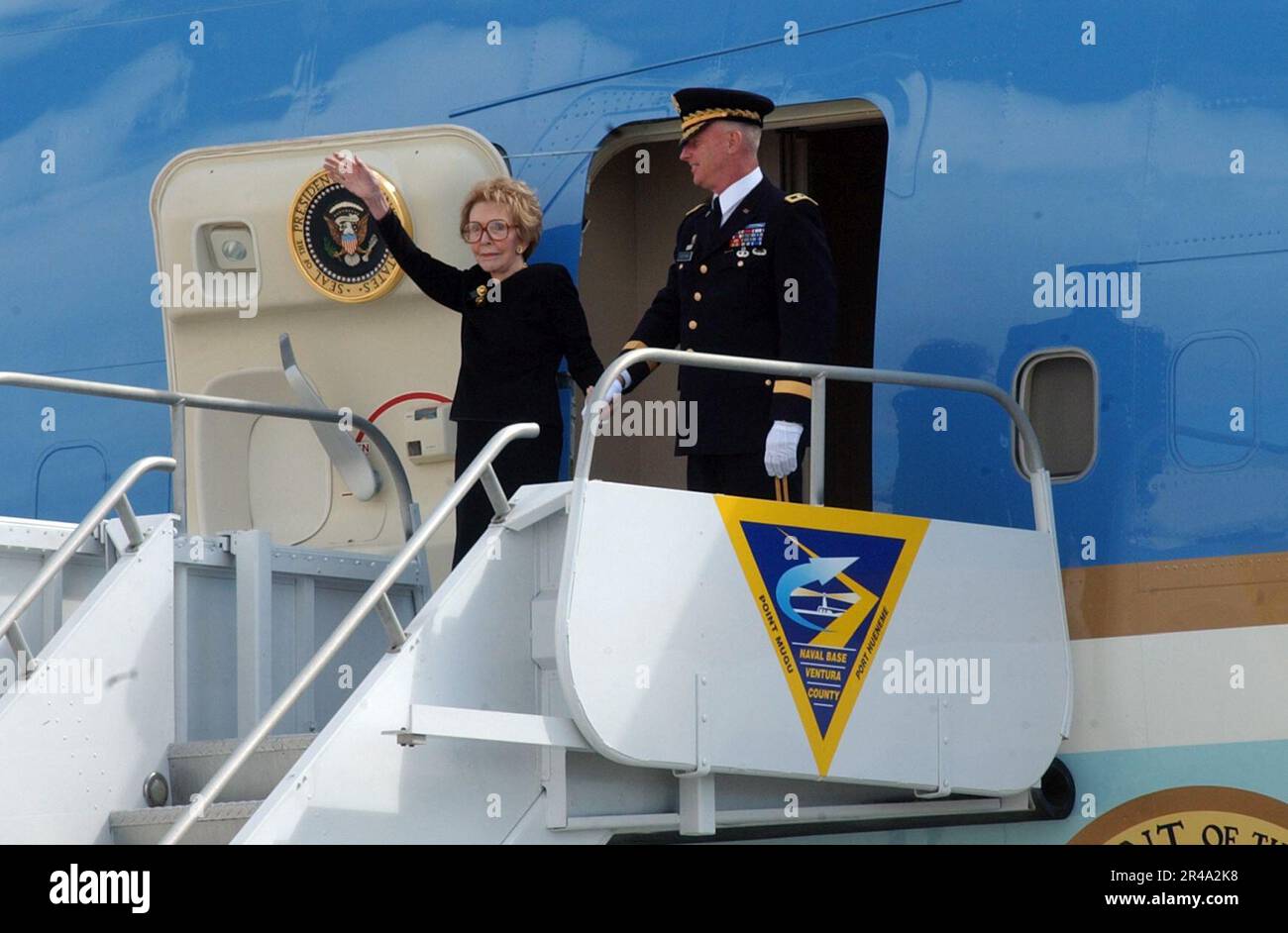 US Navy Former First Lady Nancy Reagan bids farewell to on-lookers ...