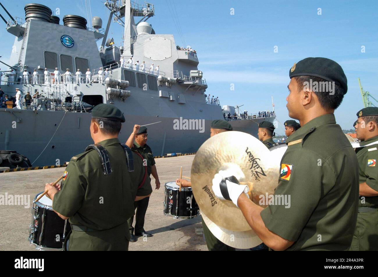 US Navy The guided missile destroyer USS McCampbell (DDG 85) arrives with a musical welcome from the Royal Brunei Armed Forces Band Stock Photo
