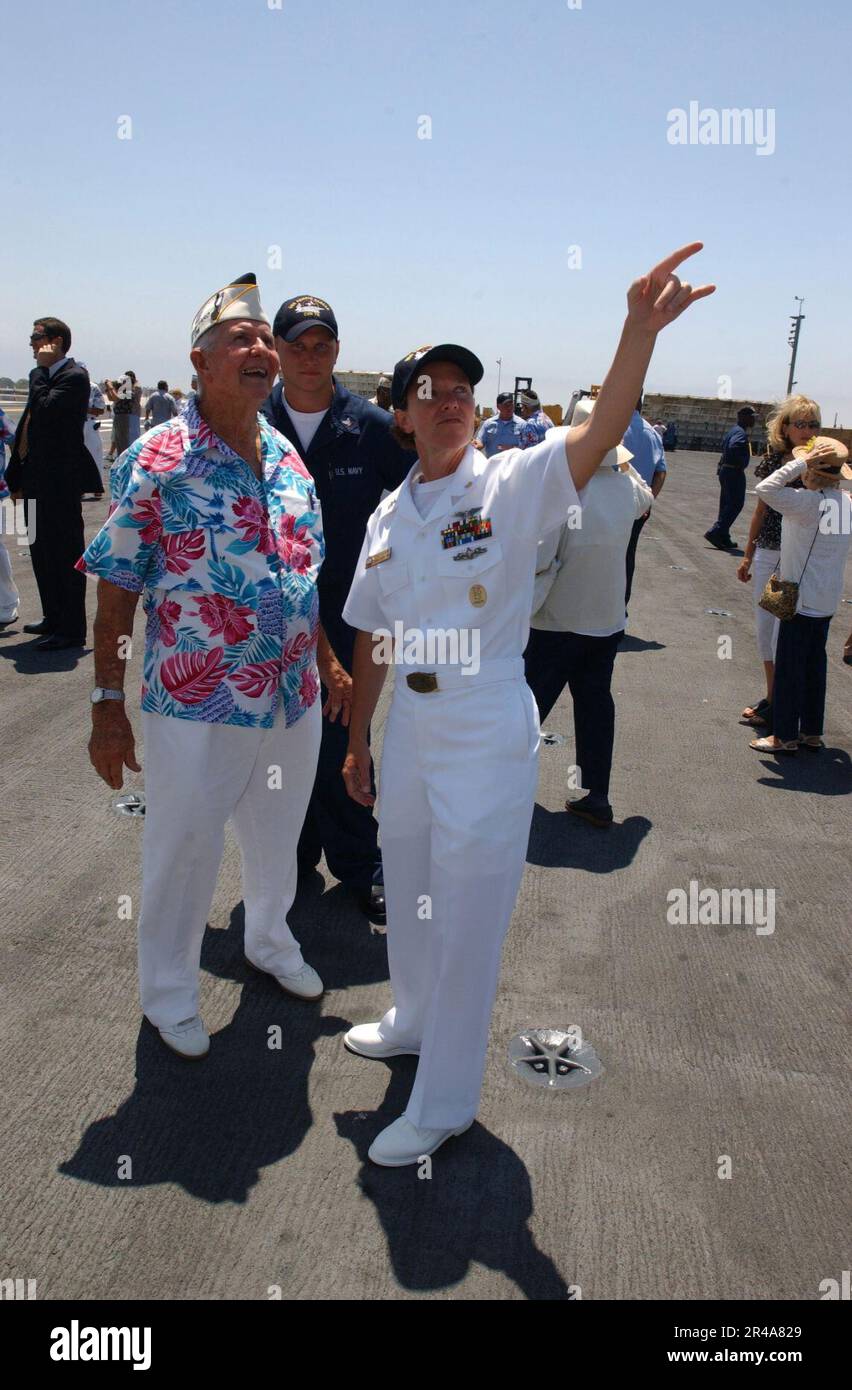 US Navy USS Ronald Reagan (CVN 76) Command Master Stock Photo - Alamy