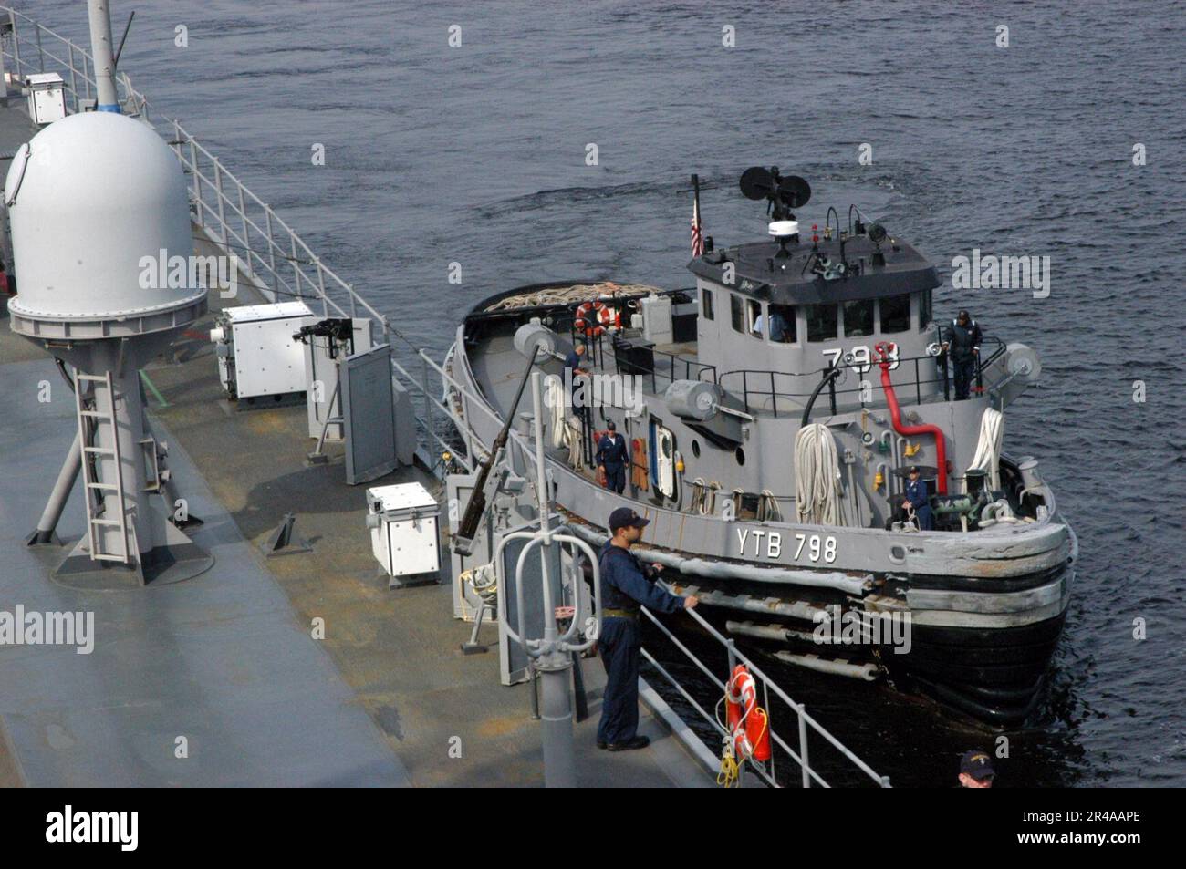 US Navy The large harbor tug USS Opelika (YTB 798) assists USS Blue ...