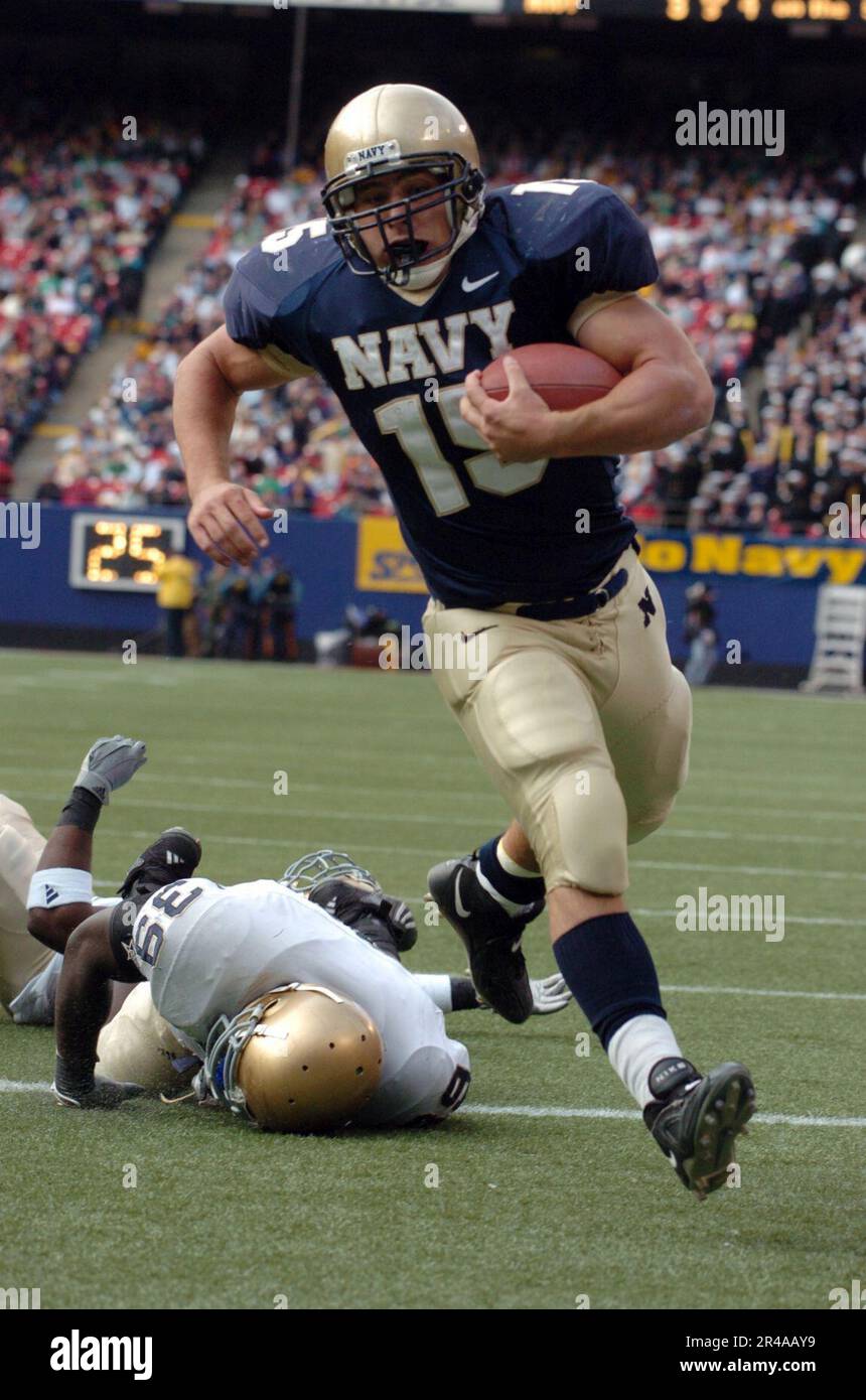 US Navy U.S. Naval Academy Midshipman 1st Class Outpaces Notre Dame ...