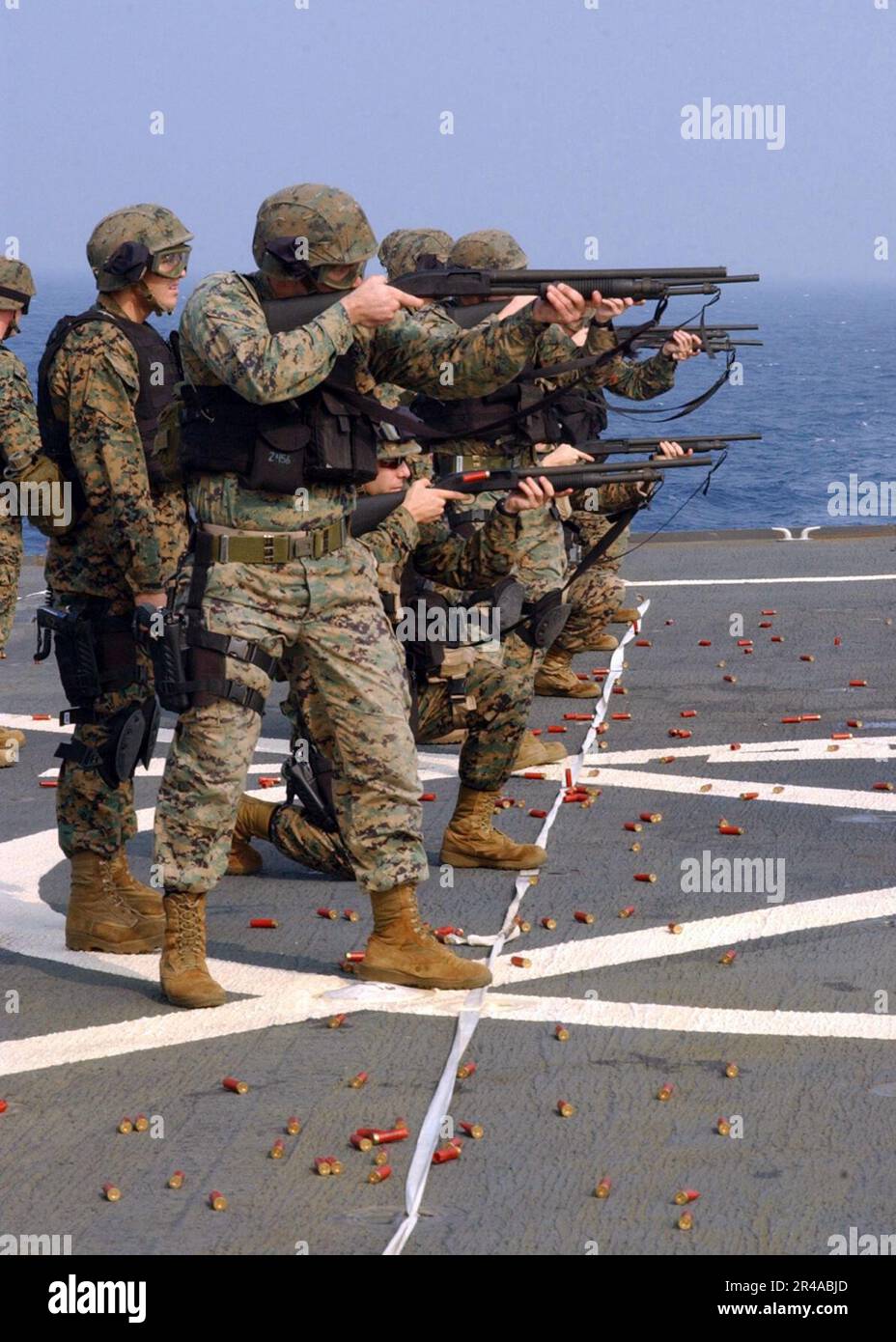 US Navy U.S. Marines assigned to Commander, Seventh Fleet, Fleet Anti-terrorism Security Team (FAST), Third Platoon, familiarize themselves with the M500 shotgun Stock Photo