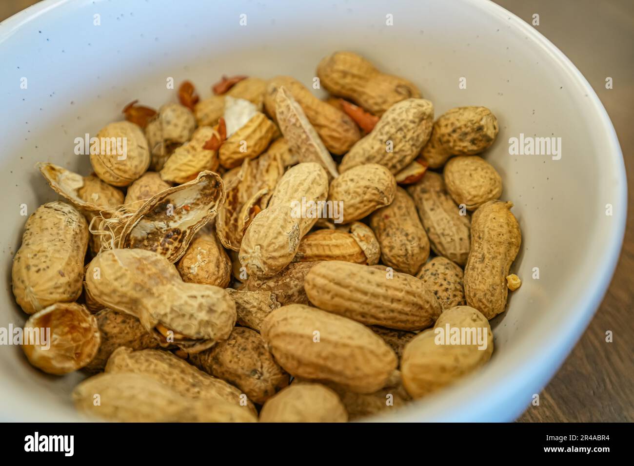 Groundnuts peanuts in shell ready to eat Stock Photo Alamy