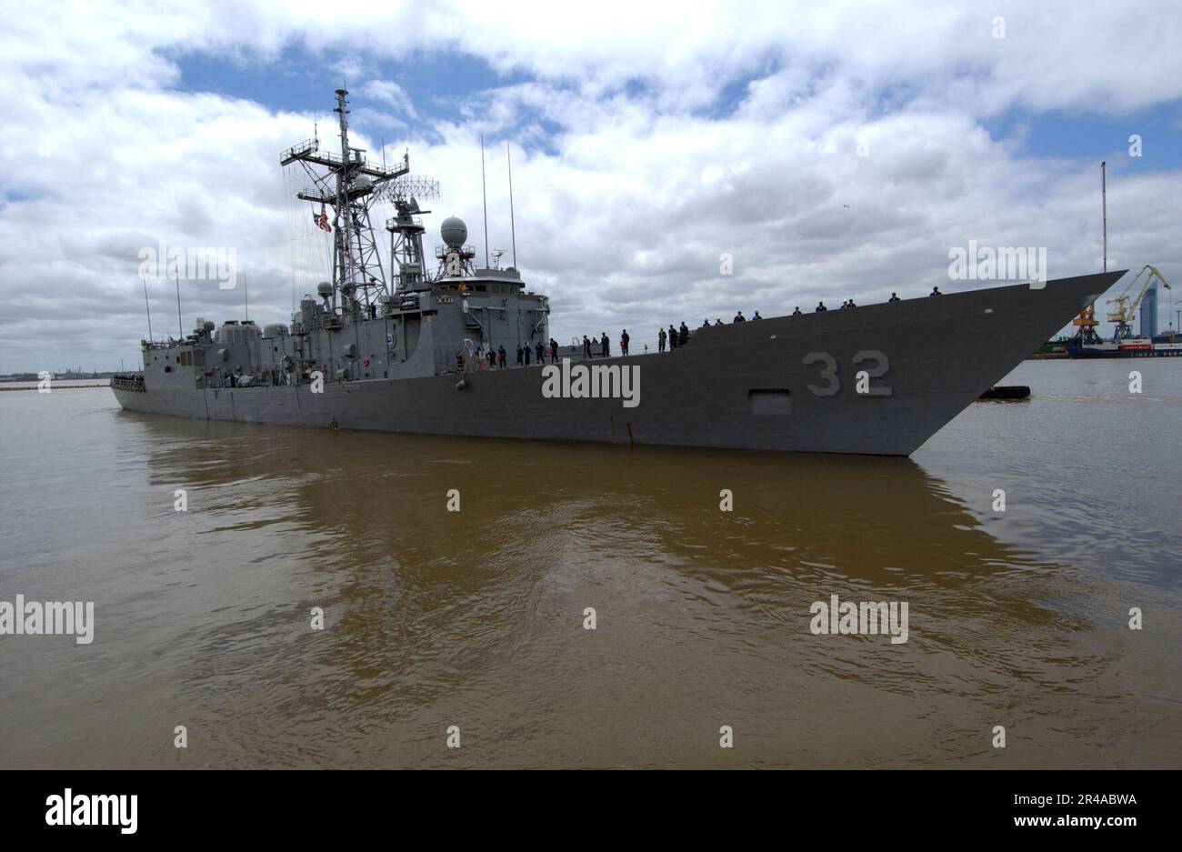 US Navy The guided missile frigate USS John L. Hall (FFG 32) departs