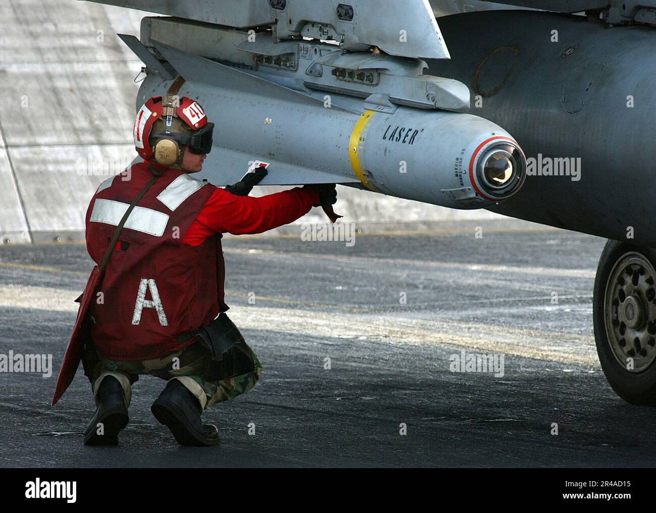 Ao2 Navy US Navy Aviation Ordnanceman Stock Photo - Alamy