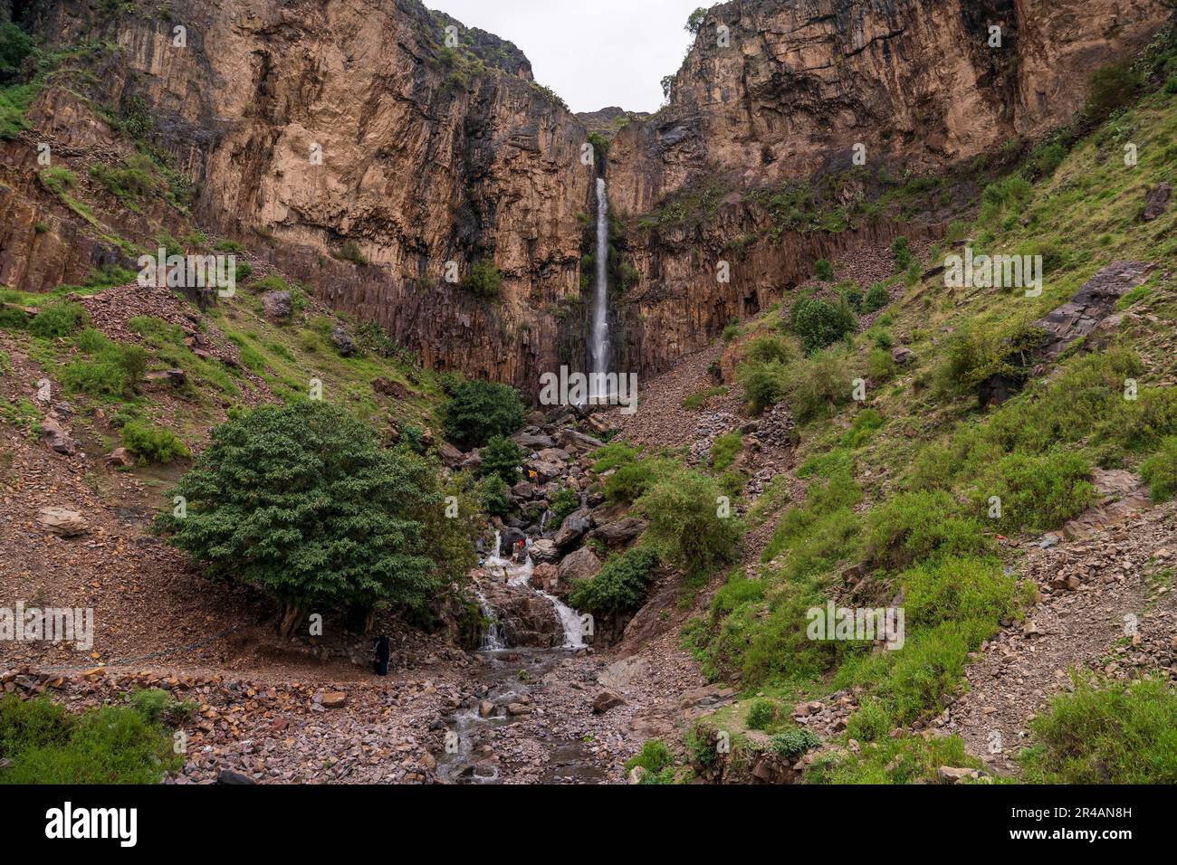 A stunning view of a majestic waterfall cascading between the rocky mountainscape in the city of Ibb, Yemen Stock Photo
