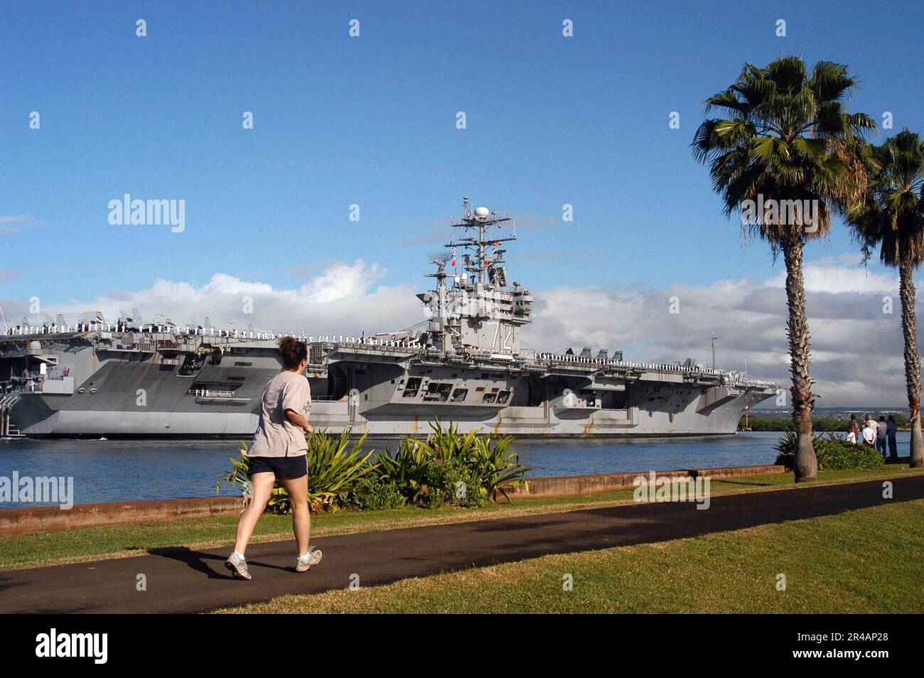 US Navy The Nimitz-class aircraft carrier USS Abraham Lincoln (CVN 72) arrives in Pearl Harbor, Hawaii, for a port visit Stock Photo