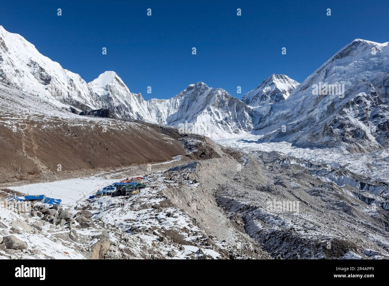 Everest base camp surrounded hi-res stock photography and images - Alamy