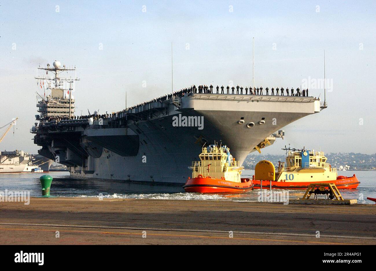 US Navy The Nimitzclass aircraft carrier USS Abraham Lincoln (CVN 72