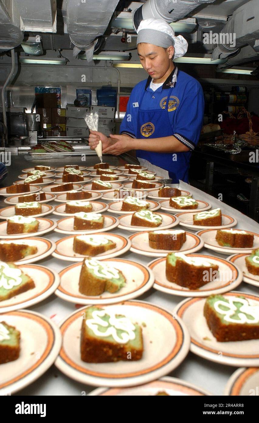 Vintage military meal hi-res stock photography and images - Alamy