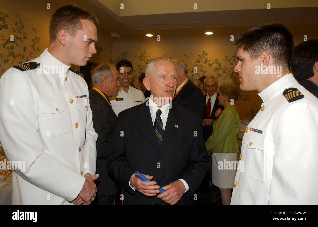 US Navy  speaks with U.S. Navy Midshipmen prior to a special ceremony for four new Naval Academy Distinguished Graduates. Stock Photo