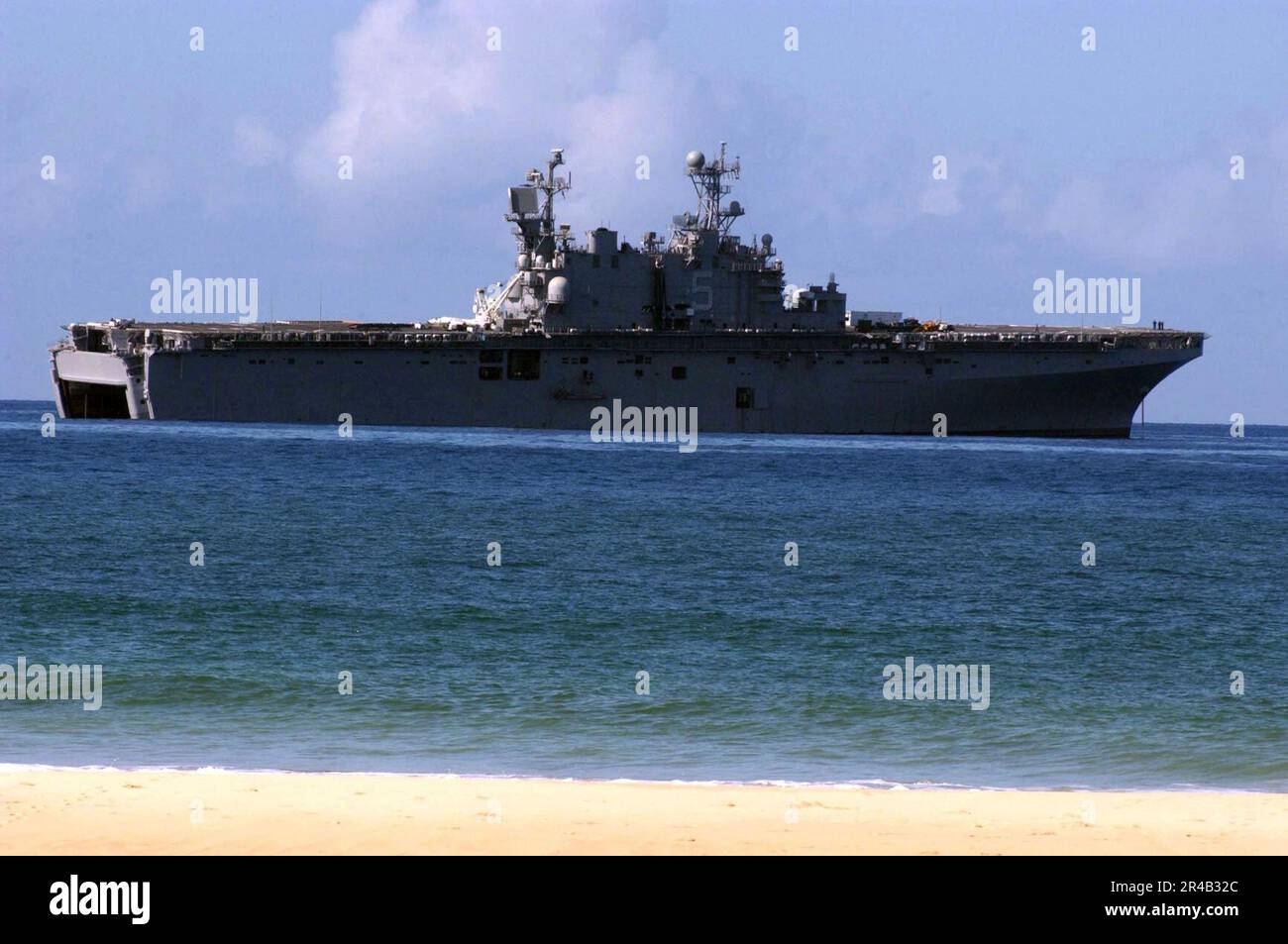 US Navy The stern of the amphibious assault ship USS Peleliu (LHA 5 ...