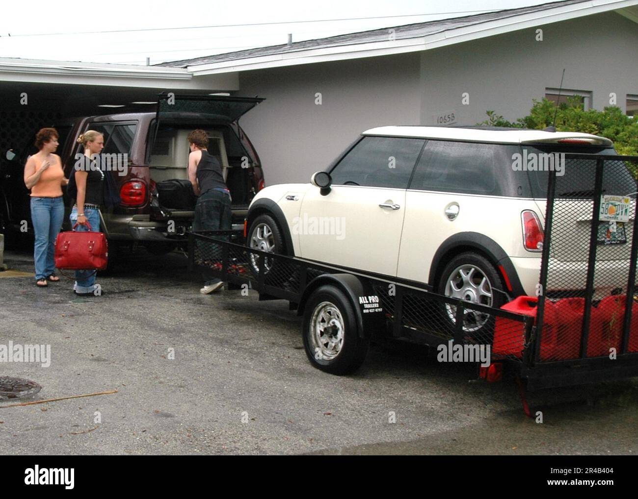 US Navy The family of a Sailor assigned to Naval Air Station Key West, pack their vehicles in