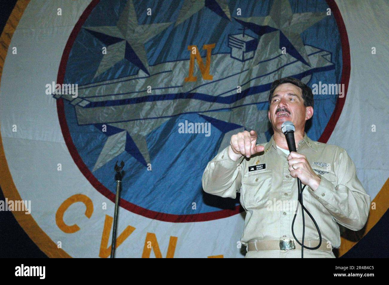 US Navy  Master Chief Petty Officer of the Navy (MCPON), Terry Scott addresses crew members. Stock Photo