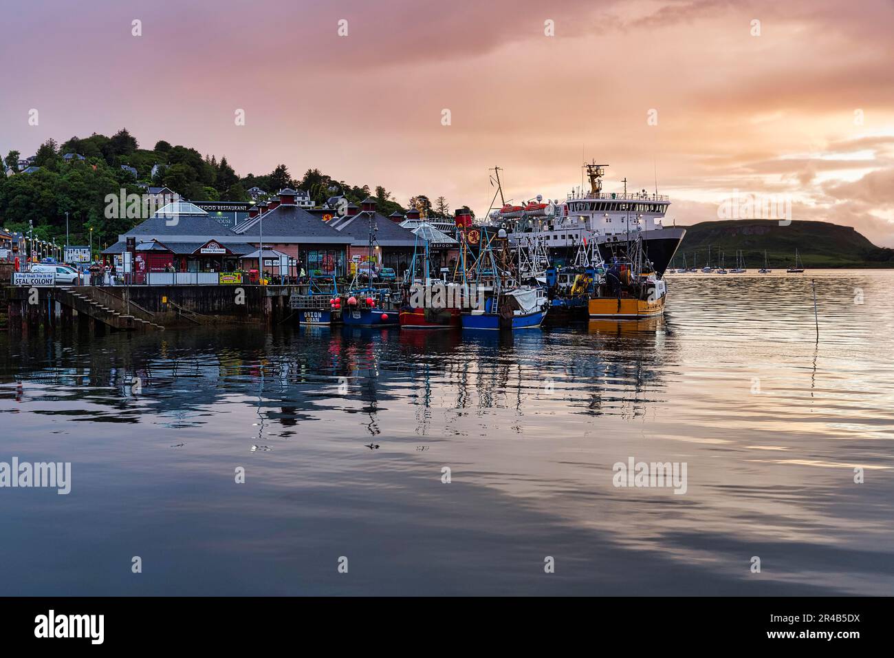 Boats in the harbour, evening sky, Oban harbour town, Oban Bay, Scotland, Great Britain Stock Photo