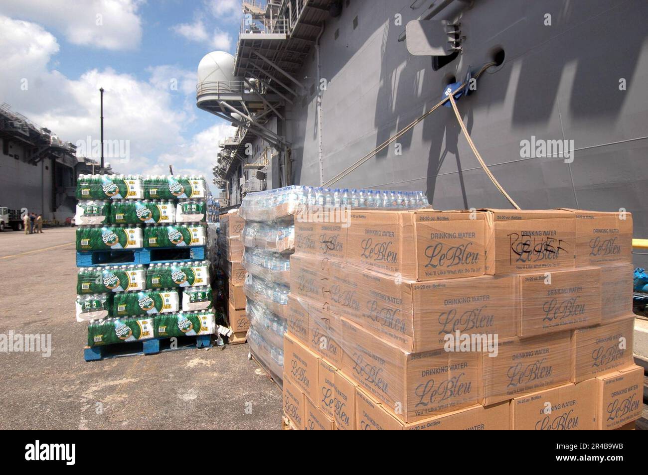 https://c8.alamy.com/comp/2R4B9WB/us-navy-crates-of-bottled-water-and-other-relief-supplies-wait-on-the-pier-to-be-loaded-aboard-the-amphibious-assault-ship-uss-iwo-jima-lhd-7-2R4B9WB.jpg