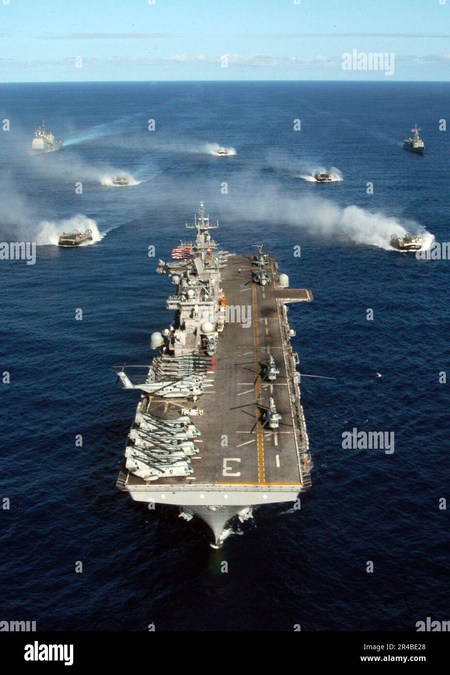 US Navy The USS Kearsarge Expeditionary Strike Group and Landing Craft ...