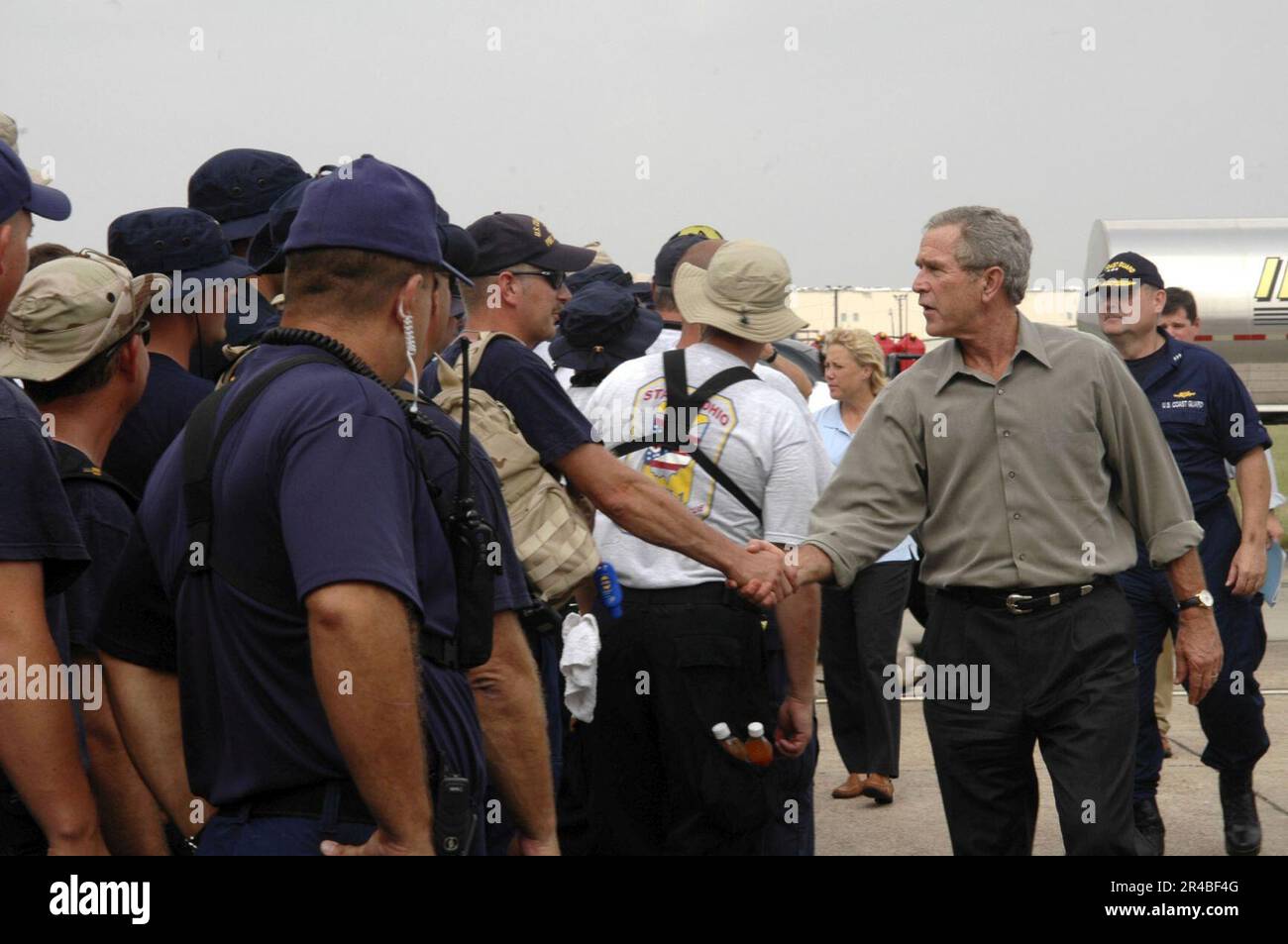 us-navy-president-george-w-bush-and-u-s-coast-guard-vice-adm-thad