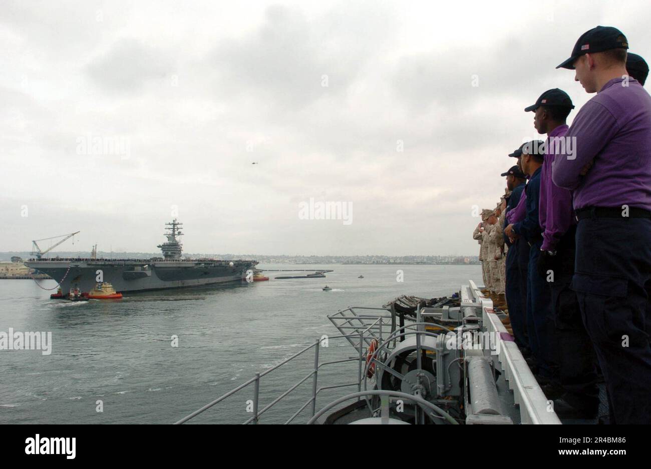 US Navy Sailors aboard the amphibious assault ship USS Peleliu (LHA 5 ...