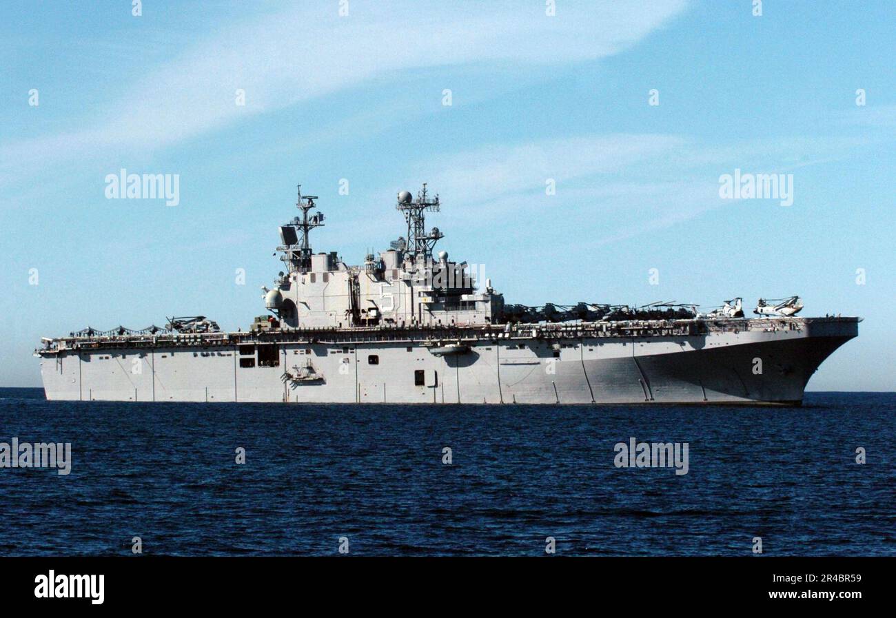 US Navy The amphibious assault ship USS Peleliu (LHA 5) underway in the ...